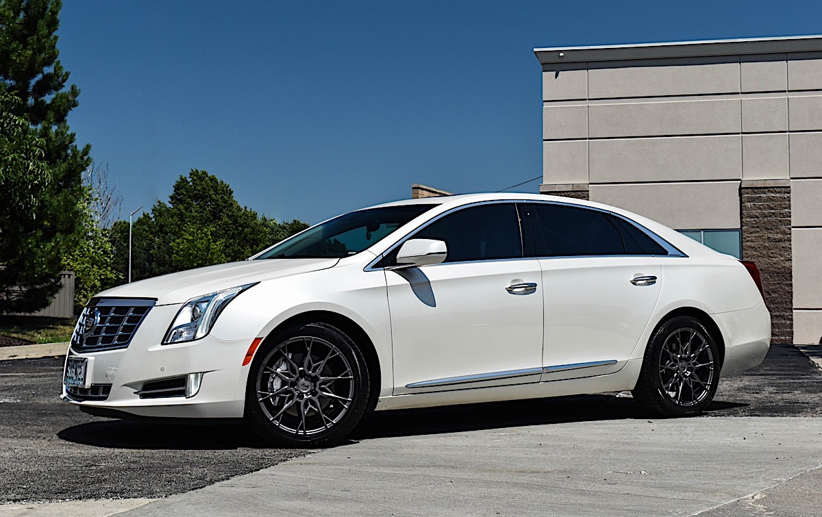 Cadillac XTS with Niche Sport Series Staccato - M183
